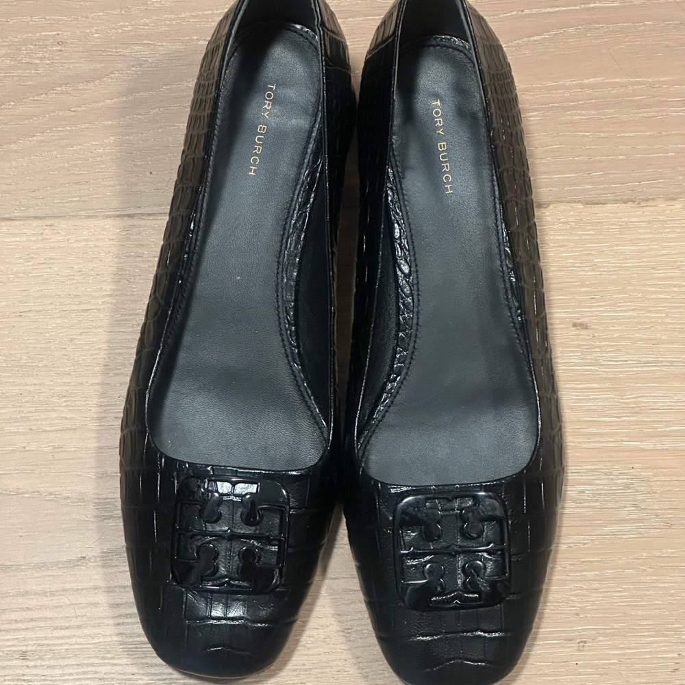 Tory Burch Black Leather Low Heeled Pump with Croc-Embossed Finish